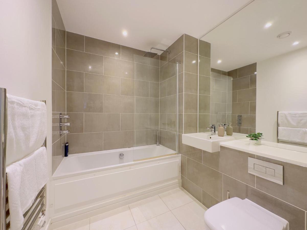 Luxurious Comfy Penthouse - Steps To East Croydon Train Station - Views Διαμέρισμα Εξωτερικό φωτογραφία