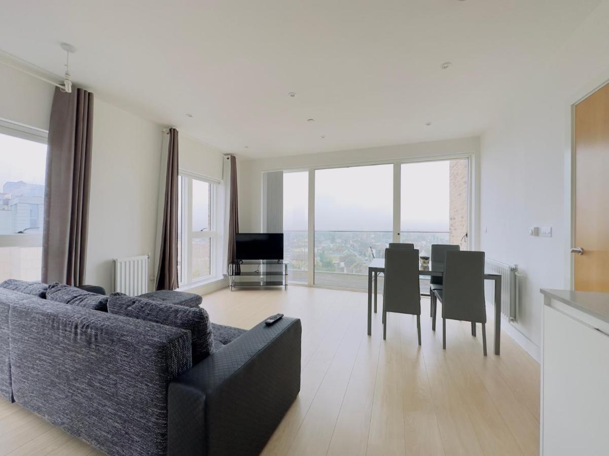 Luxurious Comfy Penthouse - Steps To East Croydon Train Station - Views Διαμέρισμα Εξωτερικό φωτογραφία